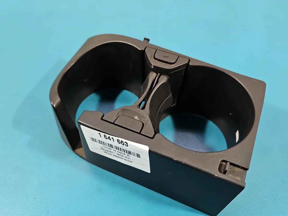 Porta-copos Mercedes W206 A2068104000