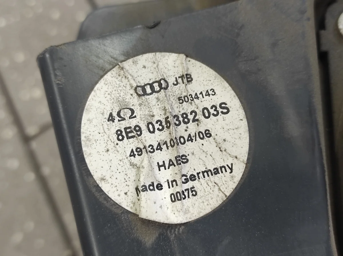Audi A4 Subwoofer 8E903538203S image 3