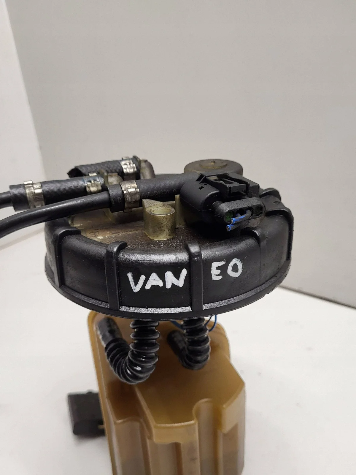 Polttoainepumppu Mercedes-Benz Vaneo W414 A4144701194