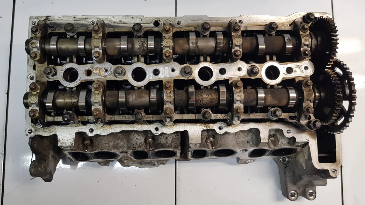 BMW 1 E87 2.0D N47D20 Testata e Alberi 7812603
