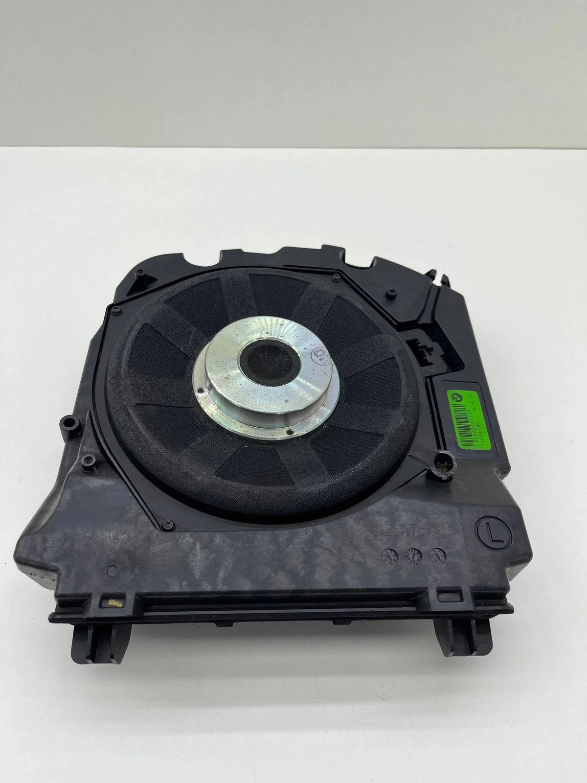 BMW 5 F10 F11 subwoofer links 9224877