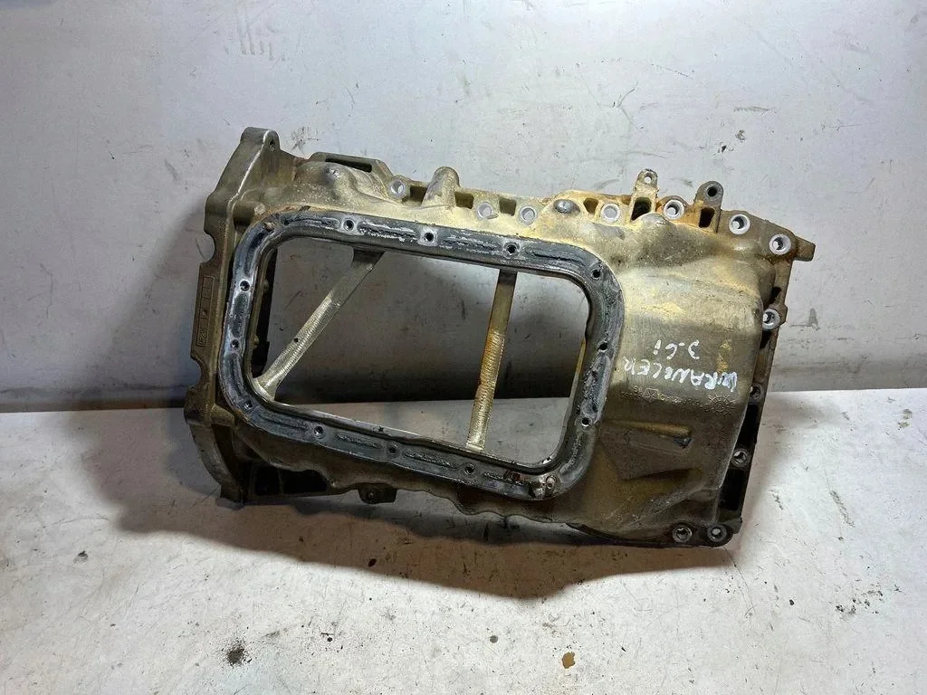 Oljepanna Jeep Wrangler III 3.6L 05184421AC