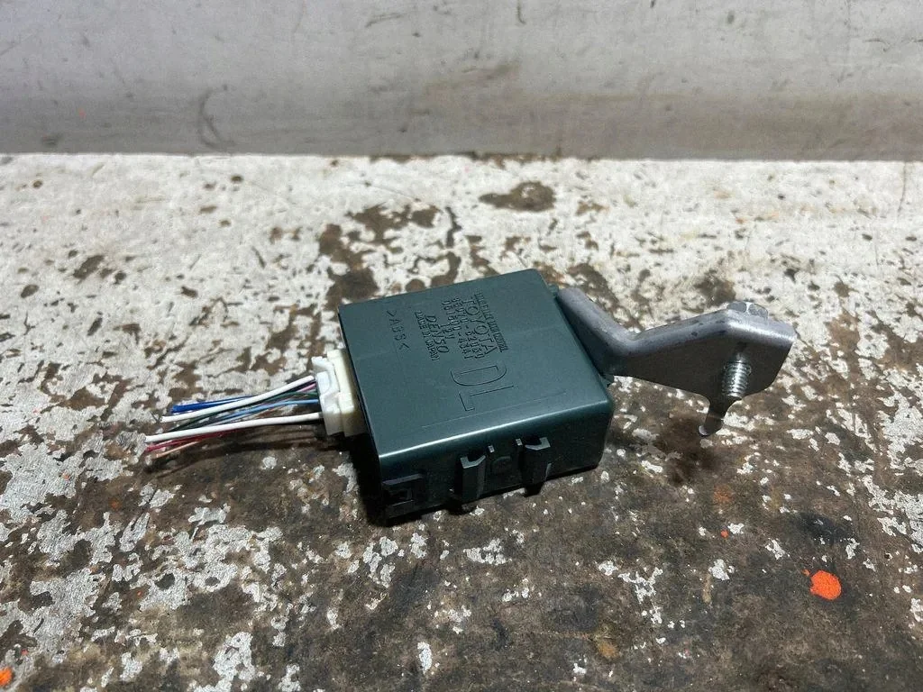Módulo Fecho Central Toyota Yaris 1.5L 0515004341