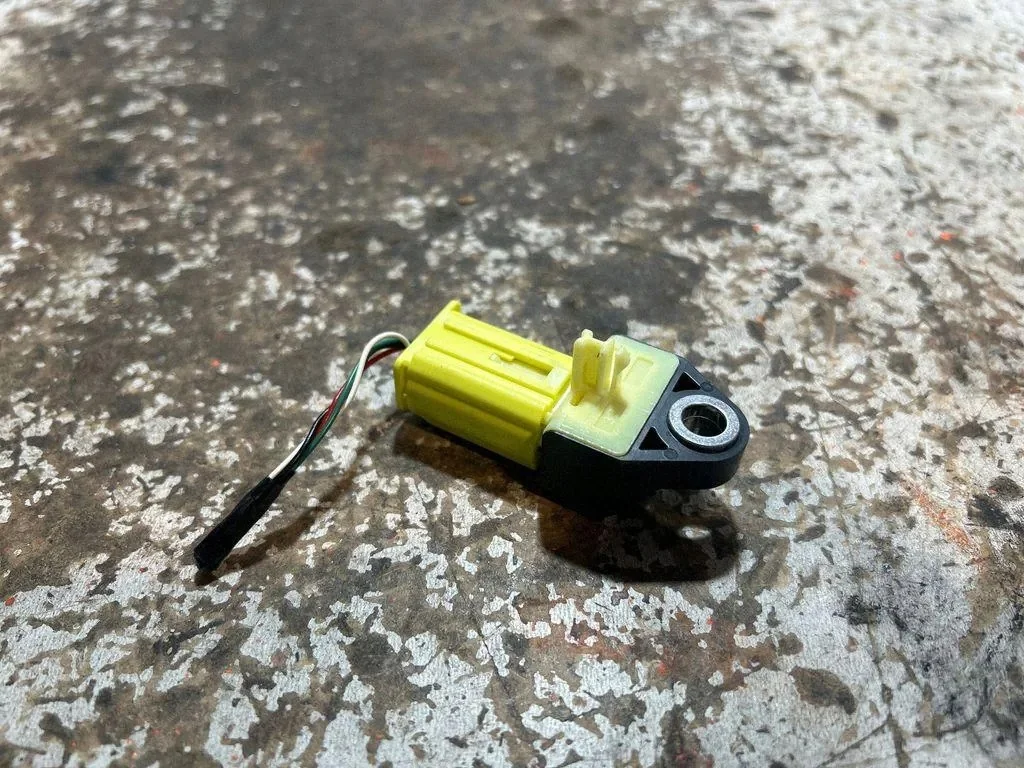 Airbag-sensor Toyota RAV4 8983128040