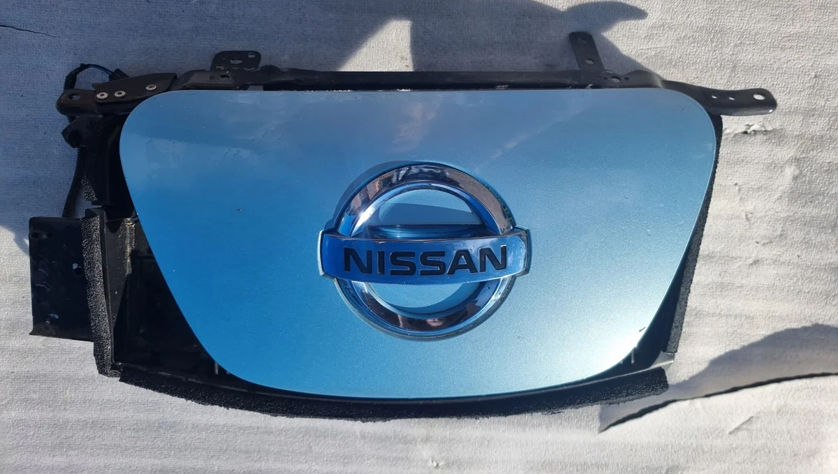 Polttoainetankin luukku Nissan Leaf ZE0 713717454