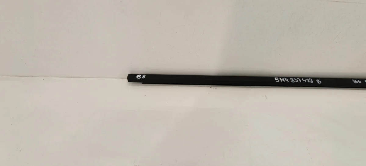 Modanatura guarnizione porta posteriore destra VW Golf 5H4837478B