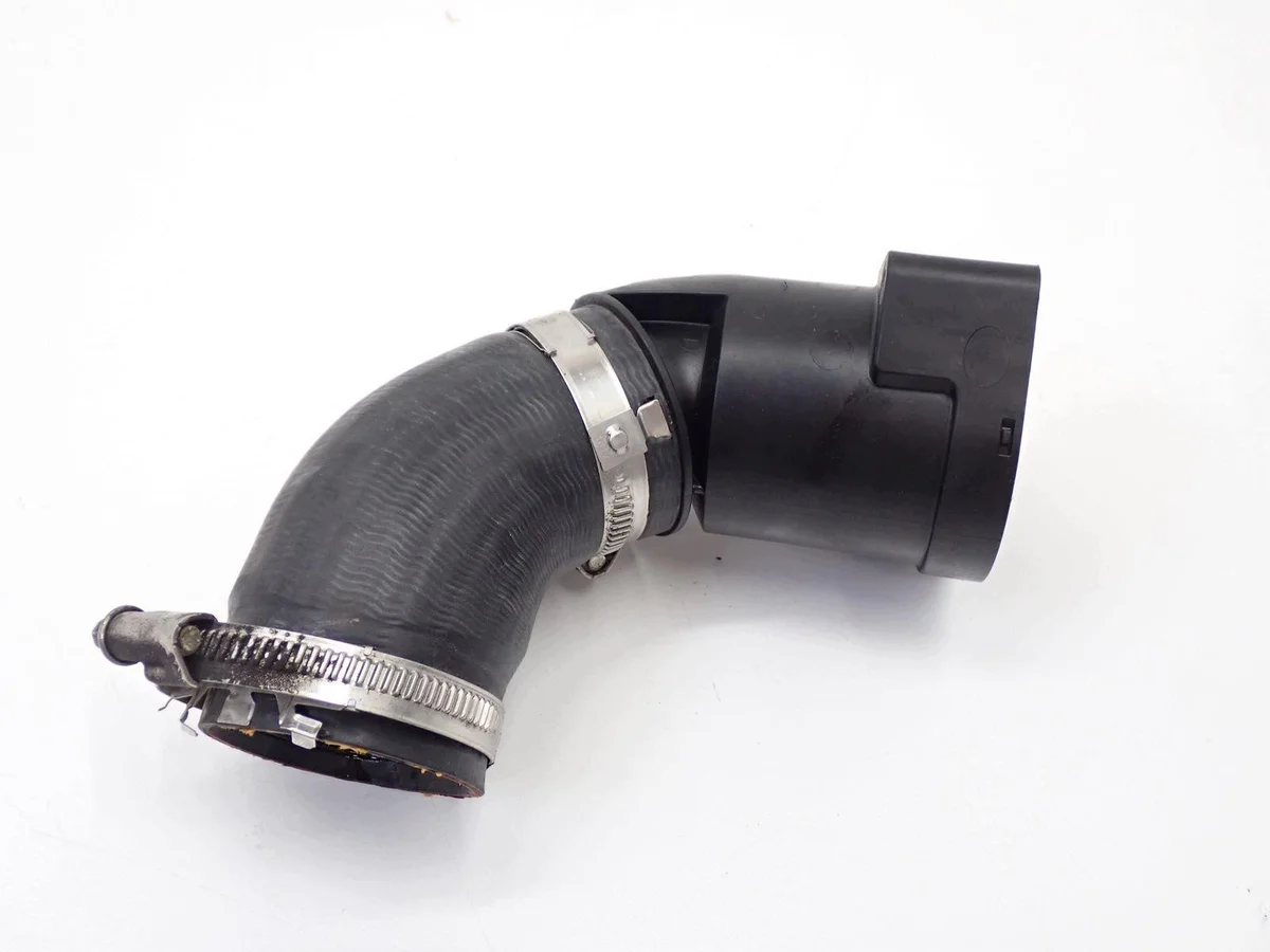 Skoda Toledo IV / Rapid Intercooler leiding 04B145822J04B13111110-53
