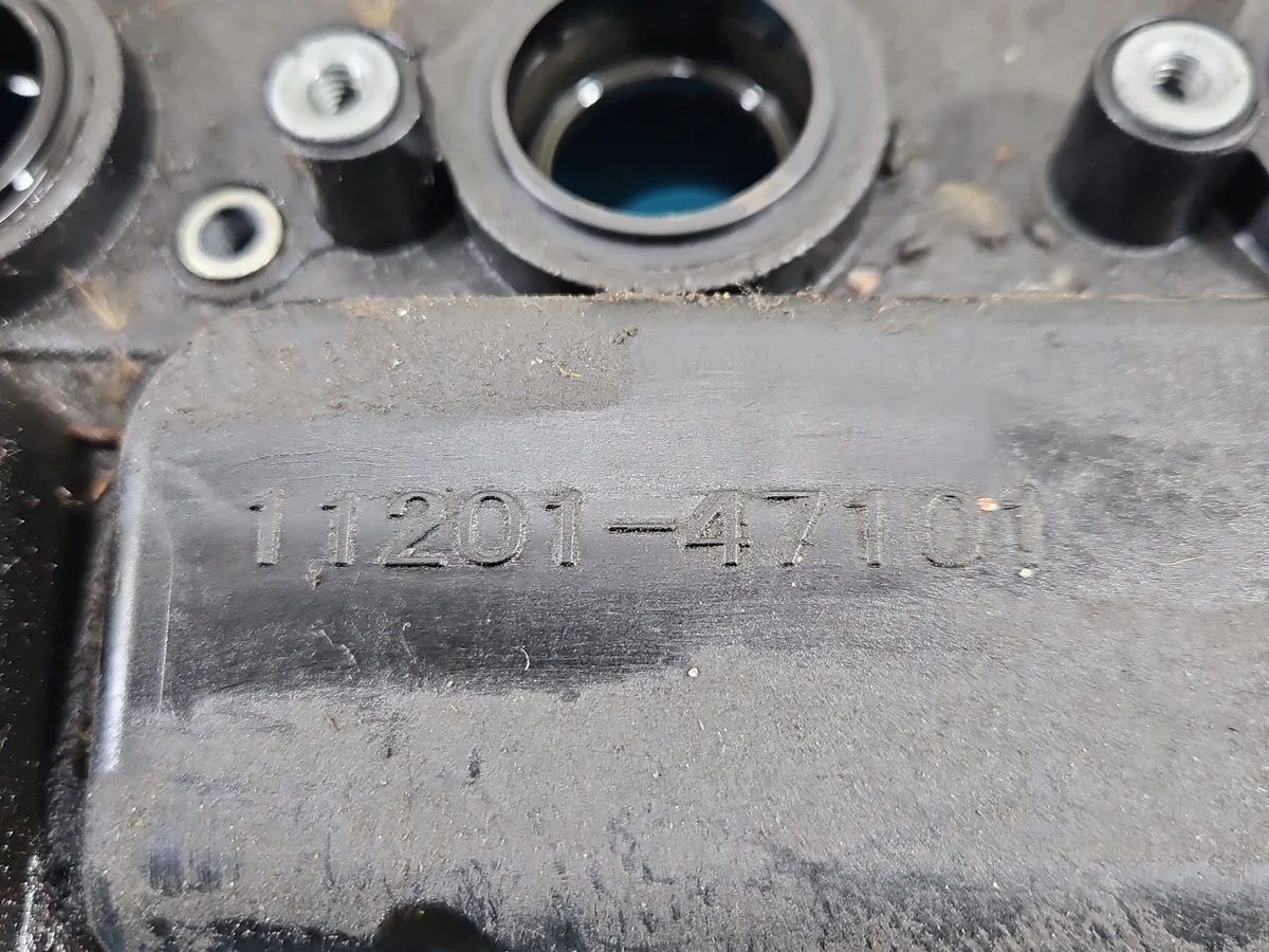 Tapa de válvulas Toyota Yaris 1.3 VVTi 11201-47101