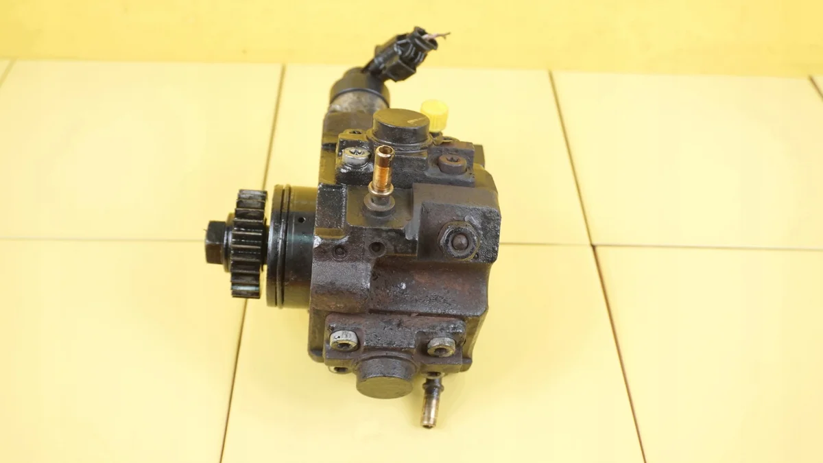 Insprutningspump Opel Vivaro 1.6 DCI 31SP12POMPA0445010404