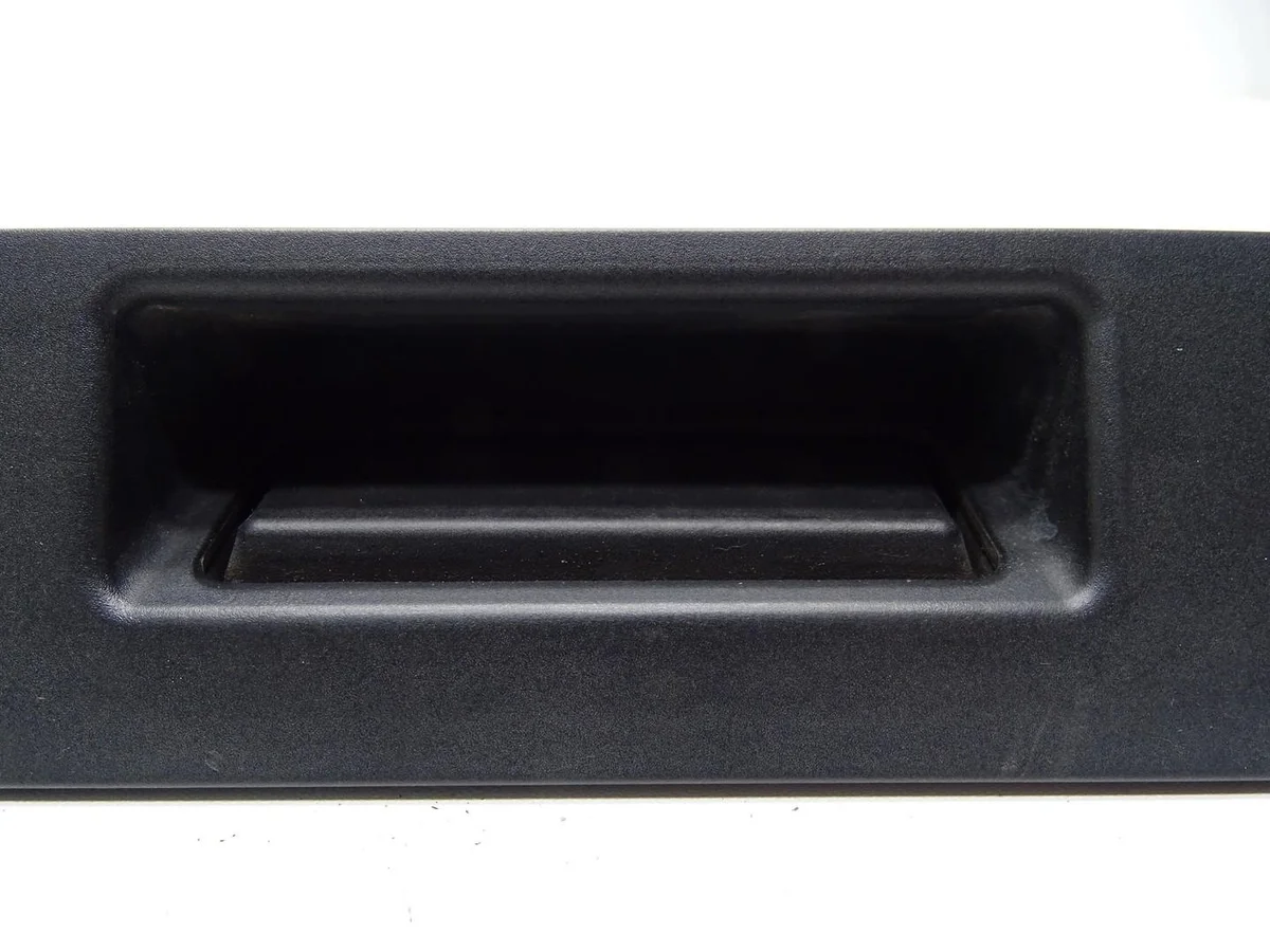 Takaluukun kahva Mercedes A-sarja W176 A1667500493 A166750049319102611592