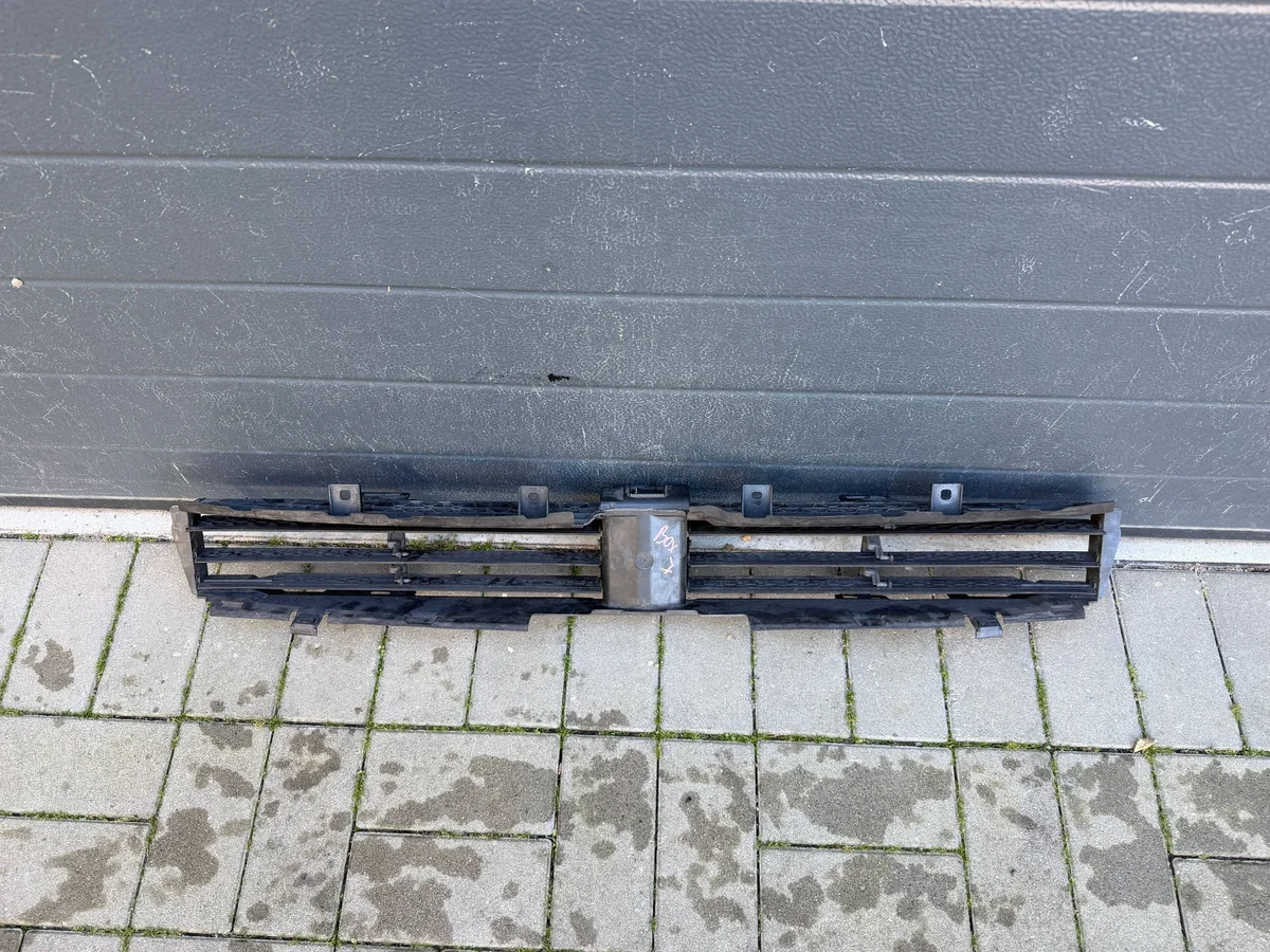 BMW 5 Series G30 G31 Lower Air Duct Grille 51137359838