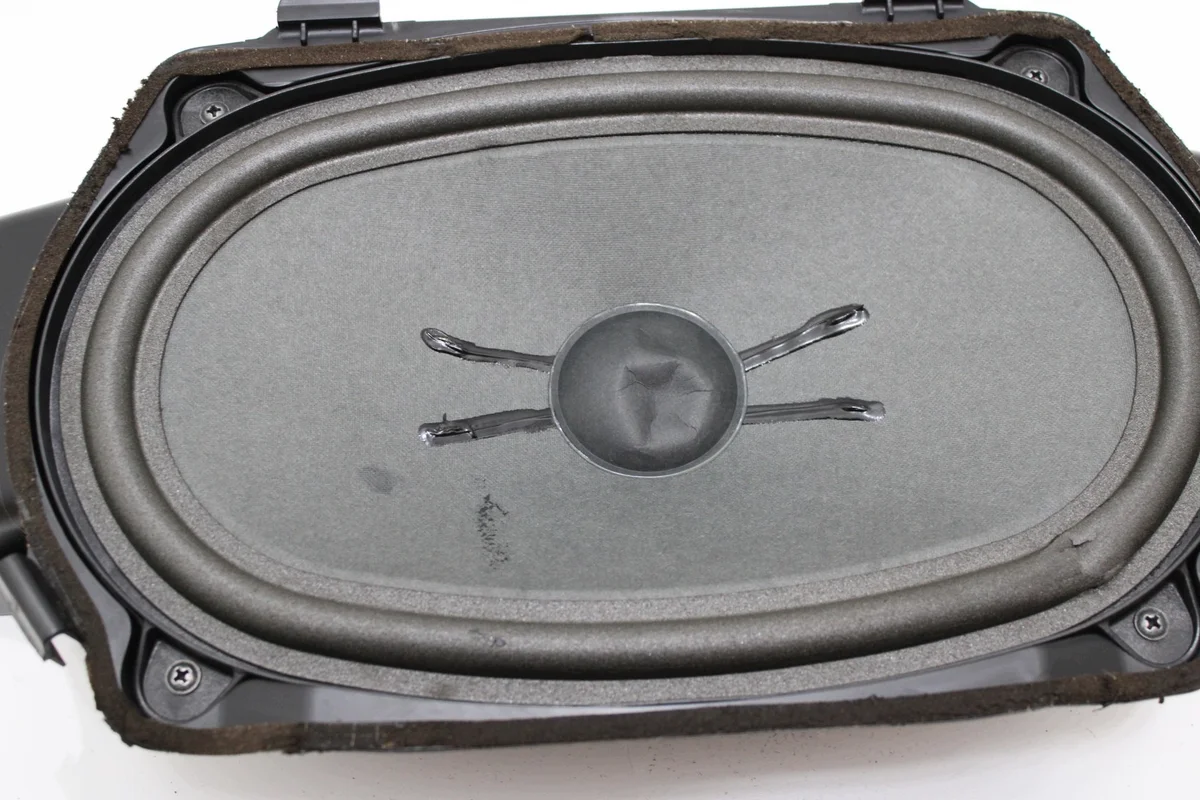 Bassokaiutin Mercedes W221 A2218202502