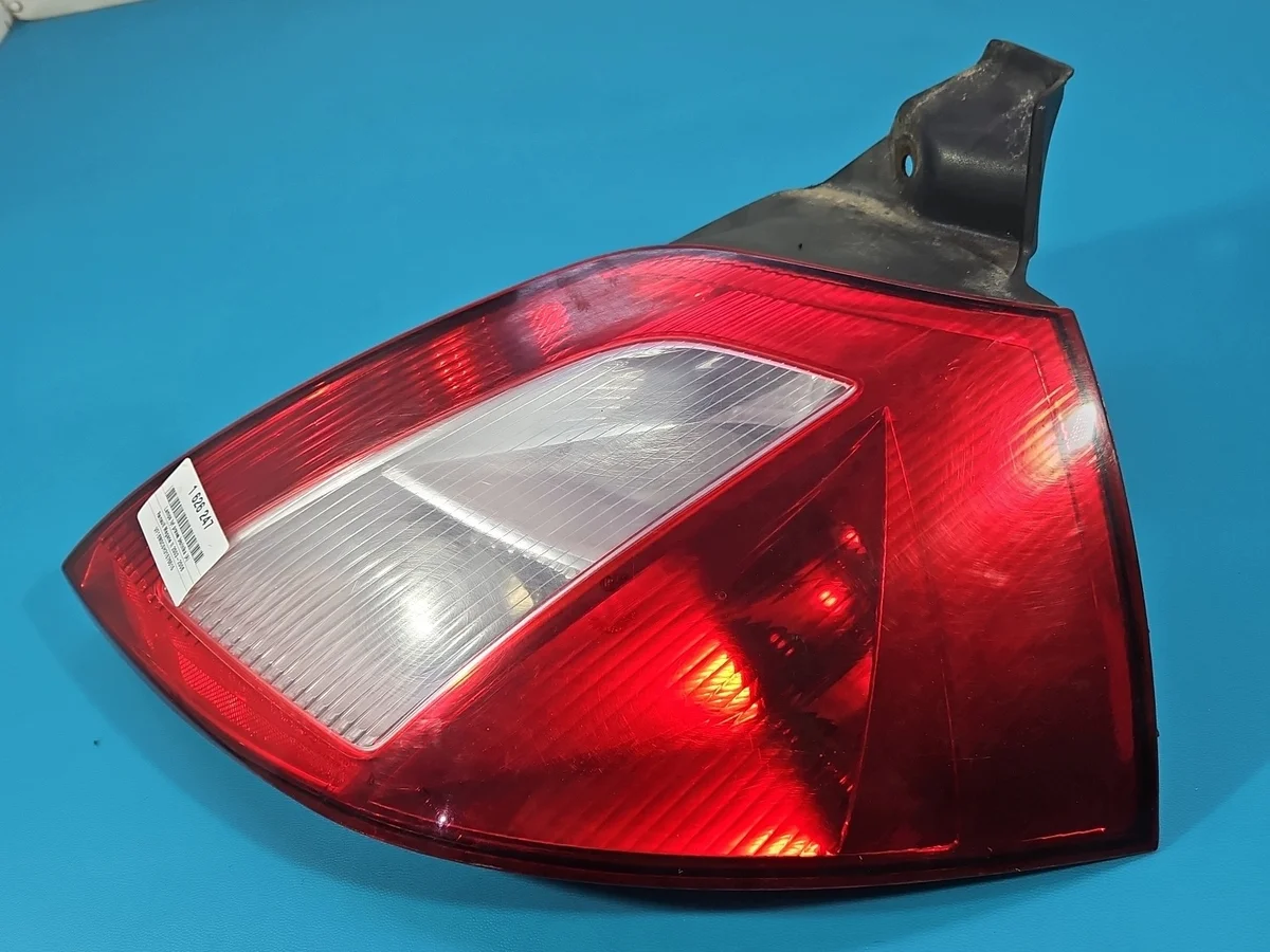 Renault Megane II Right Rear Fender Lamp 8200073237