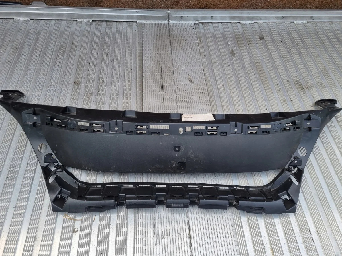 Cache renfort de calandre Peugeot 3008 9814278877