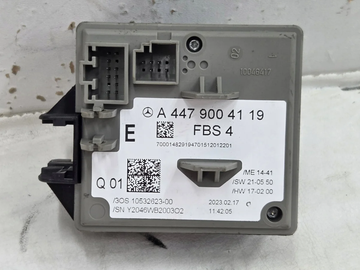 Mercedes-Benz Classe V Contacteur A4479004119