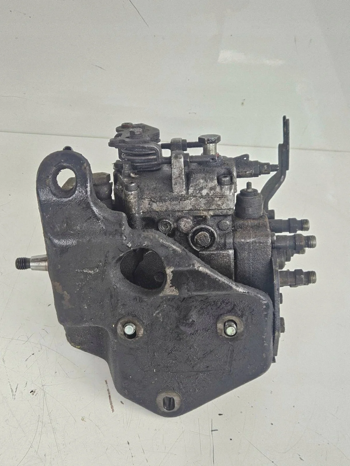 Polttoainepumppu VW T4 2.4 Diesel 074130108S image 5