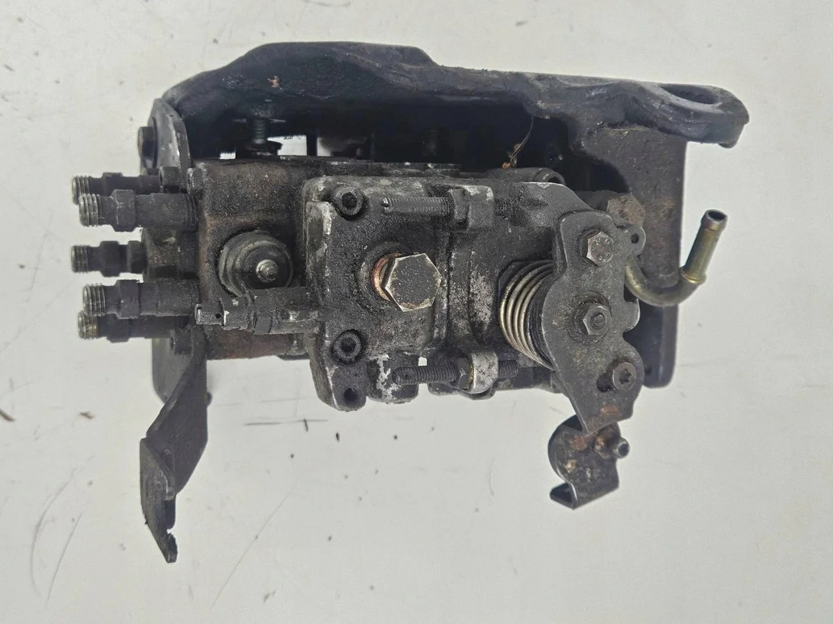 Polttoainepumppu VW T4 2.4 Diesel 074130108S image 6