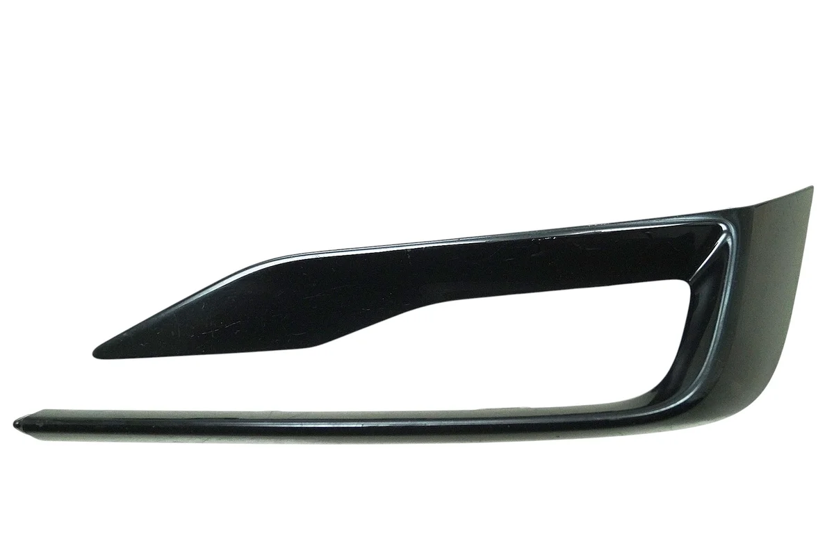 Koristelistat puskuriin Audi A6 C8 4K0853053A