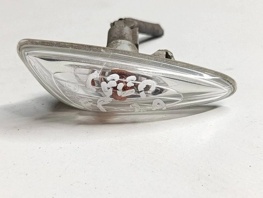 Kia Ceed II Front Right Turn Signal 92304A203A