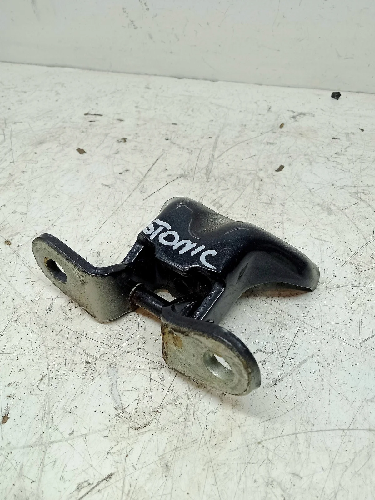 Kia Stonic Cerniera Porta Sinistra AKH18364