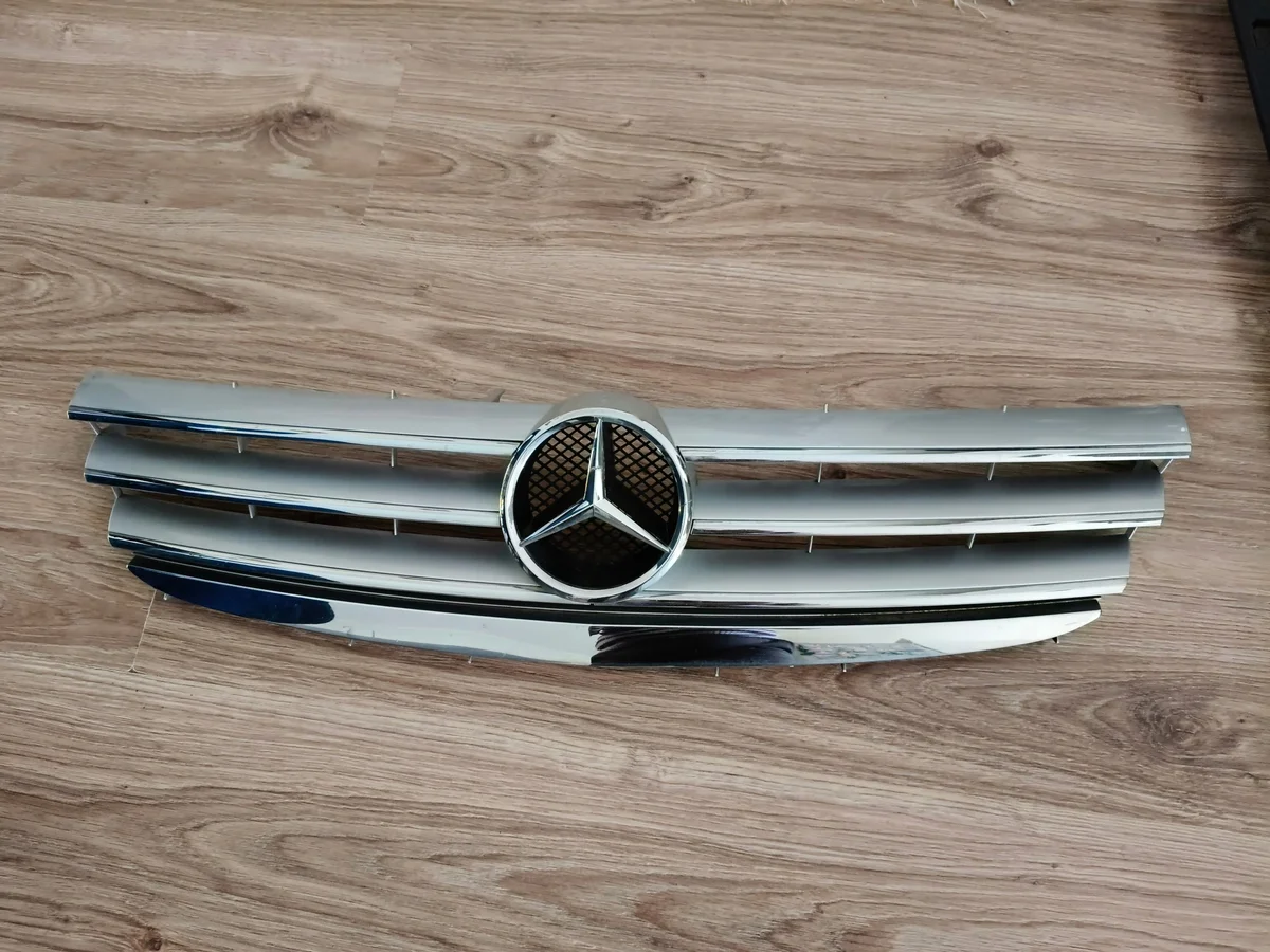 Jäähdyttimen ritilä Mercedes A-sarja W169 1698800983