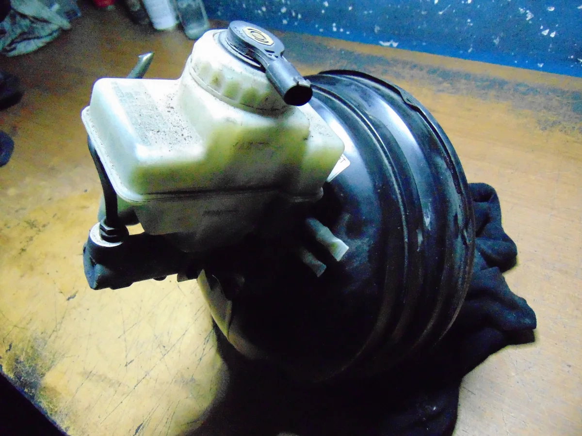 BMW E38 E39 Brake Booster 1165055 image 3
