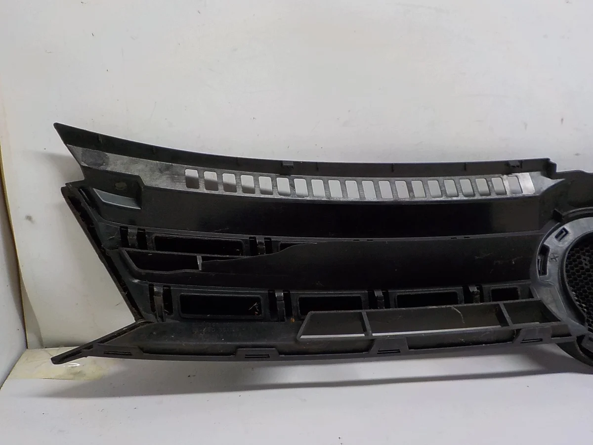 VW Golf Plus VI Grill 5M0853653D image 4