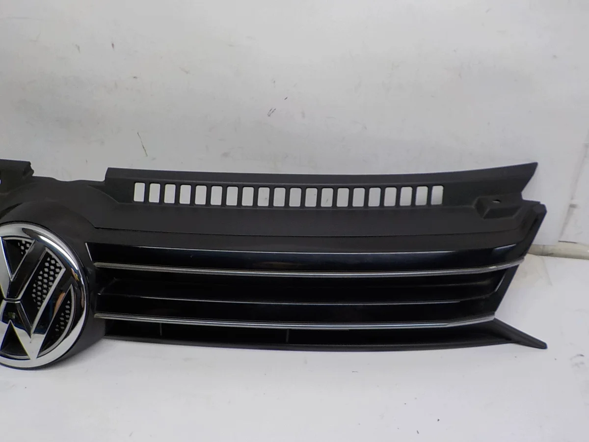 VW Golf Plus VI Grill 5M0853653D image 7