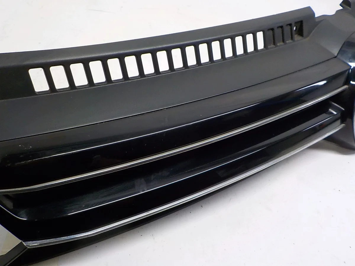 VW Golf Plus VI Grill 5M0853653D image 8