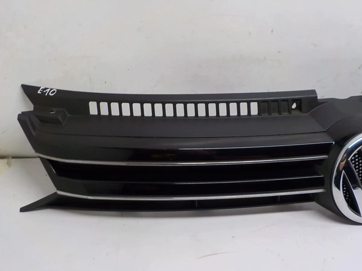 VW Golf Plus VI Grill 5M0853653D image 9