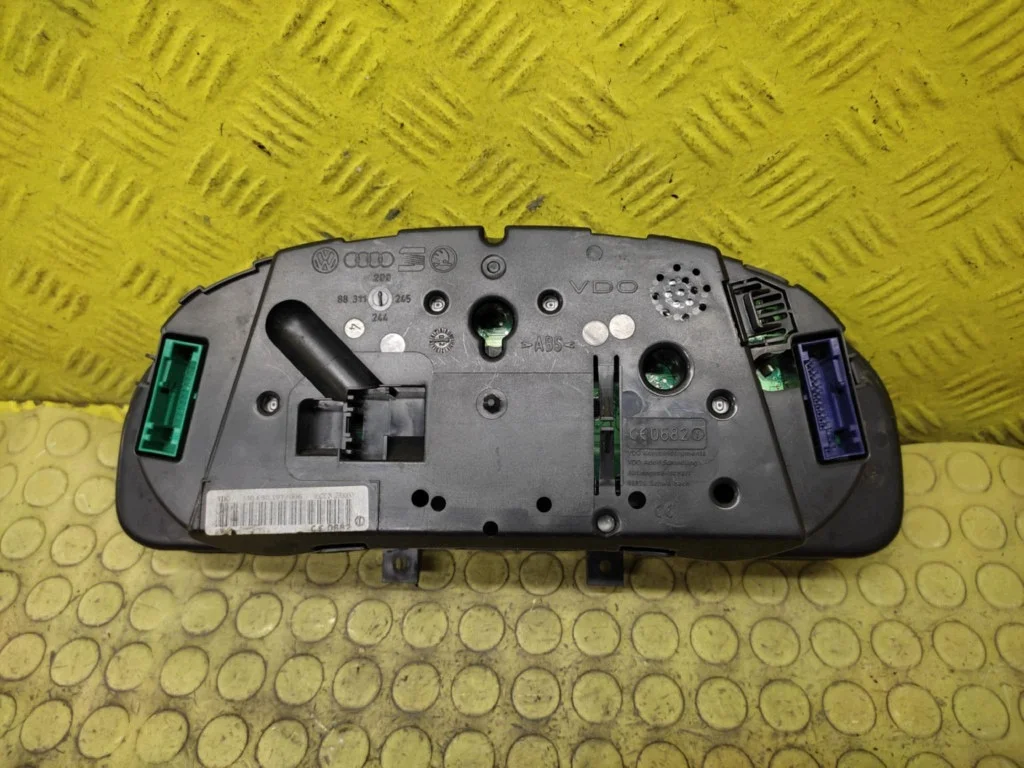 Mittaristo VW Passat B5 3B0920807G