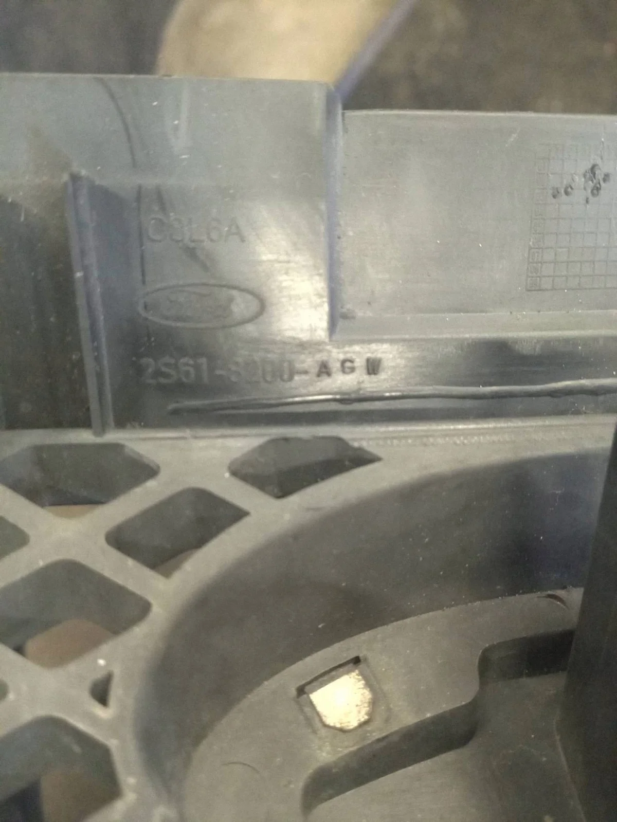 Grelha do Radiador Ford Fiesta C846A image 5
