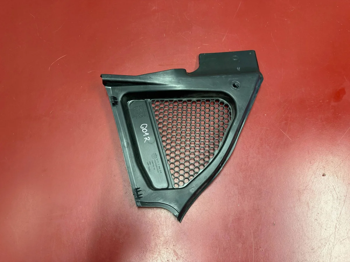 BMW X3 G01 Wiper Cowl Panel 7399018