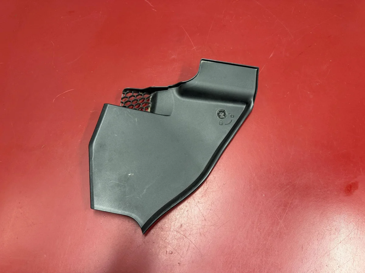 BMW X3 G01 Främre täckpanel 7399017