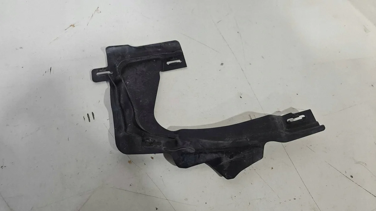 Mercedes W296 Air Duct Right A2968851602