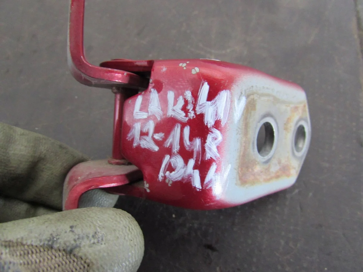 Lower Door Hinge Mazda 6 Coupe KBI65649 image 5