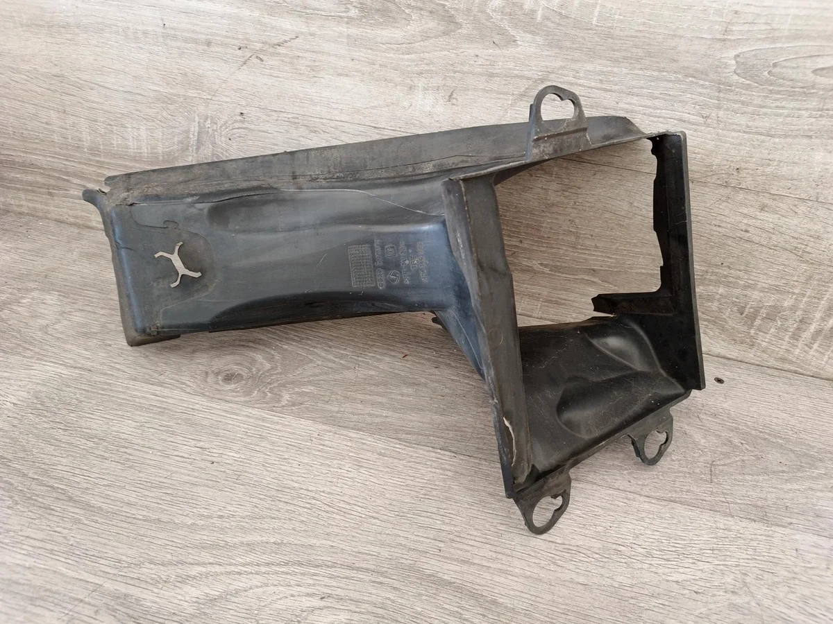 Luchtgeleider Audi A6 C6 4F0145333 links voor