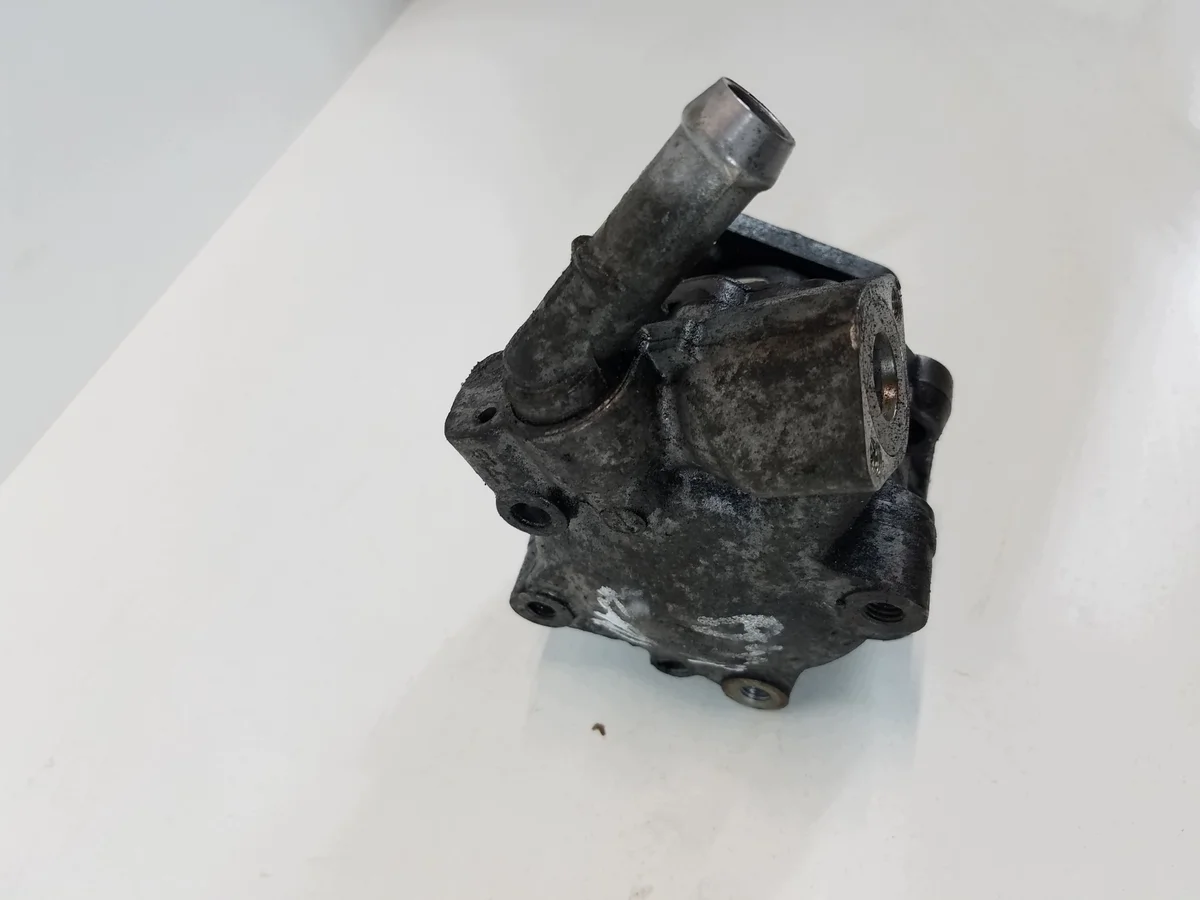 Ohjaustehostimen pumppu Audi A4 B8 2.0 TDI 8K0145154H