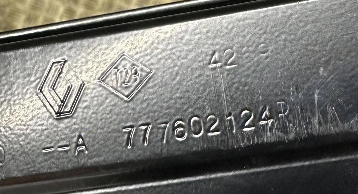 Renault Master IV Yläkisko oik. 4299 thumbnail 3