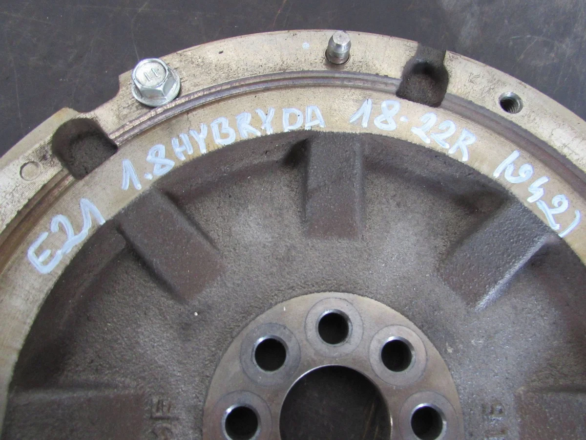 Kampiakseli Toyota Corolla E21 1.8 Hybrid KBI65665