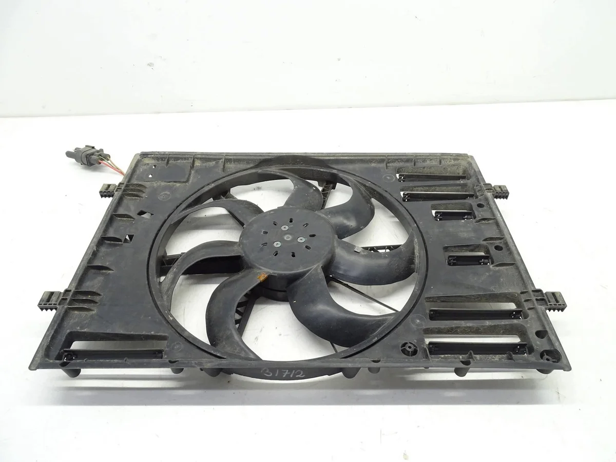 Jäähdyttimen tuuletin Audi A3 Q3, VW Golf VII T-Roc 5Q0121203DE