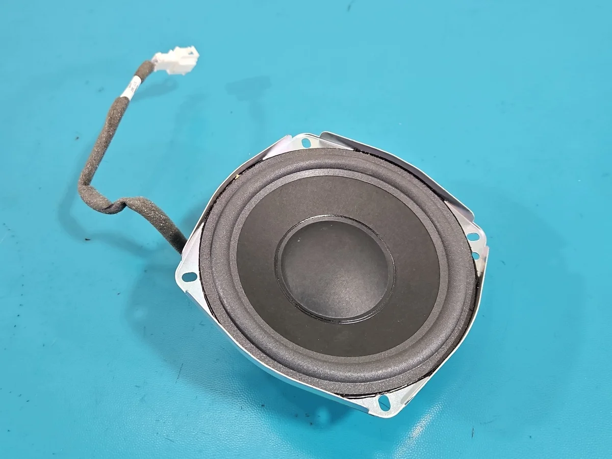 Audi Q5 8R subwoofer 1000104-001