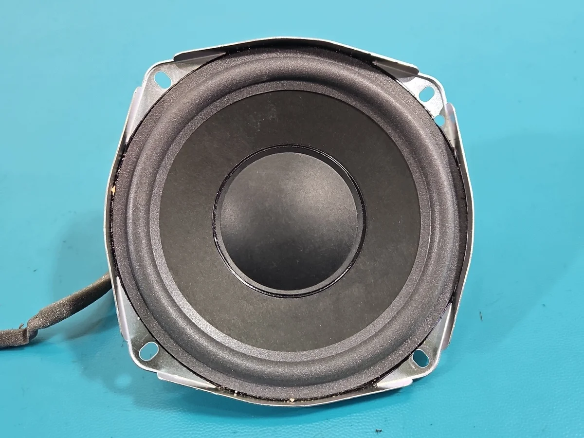 Audi Q5 8R subwoofer 1000104-001