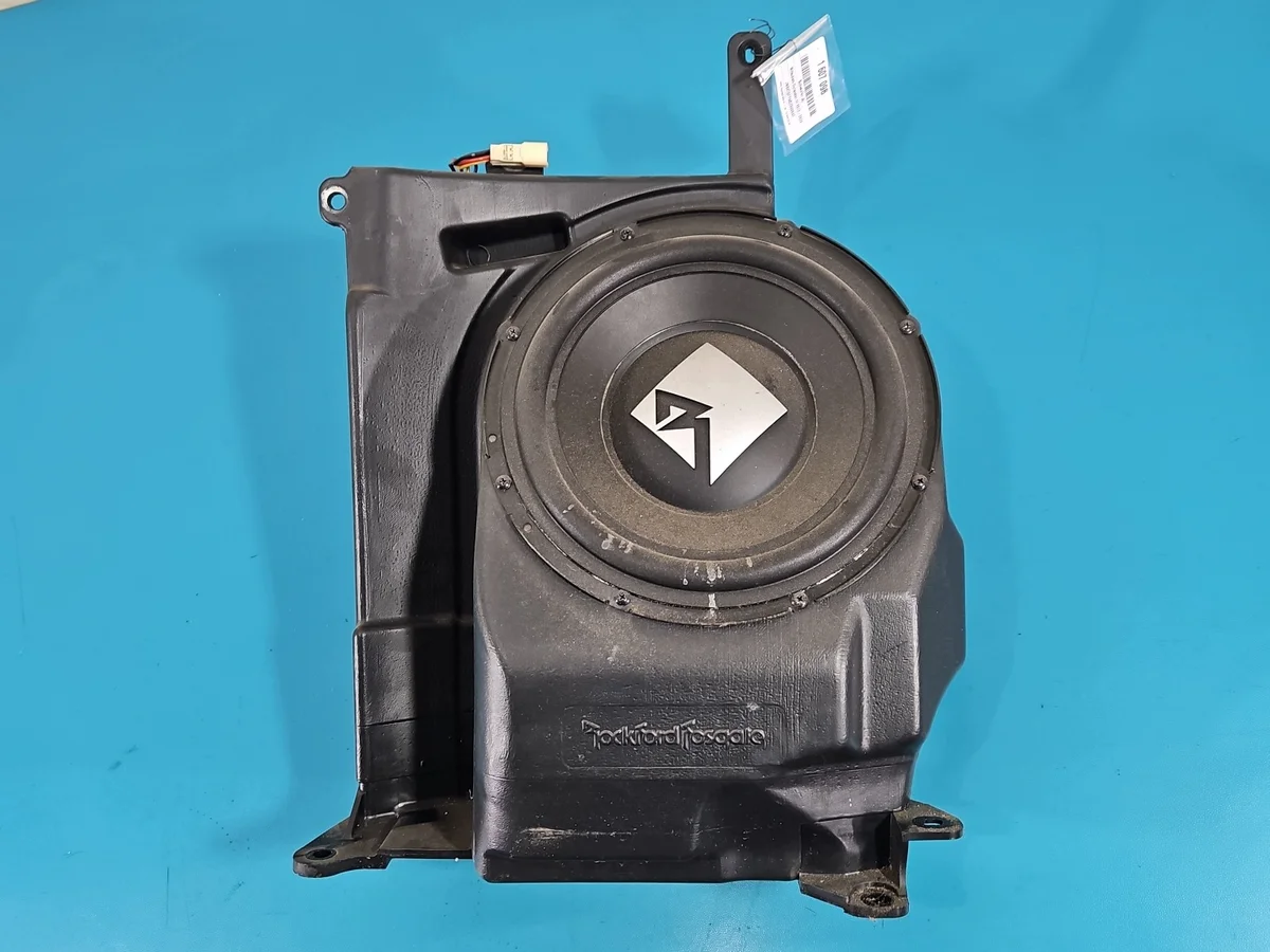 Subwoofer Mitsubishi Outlander III 8720A141