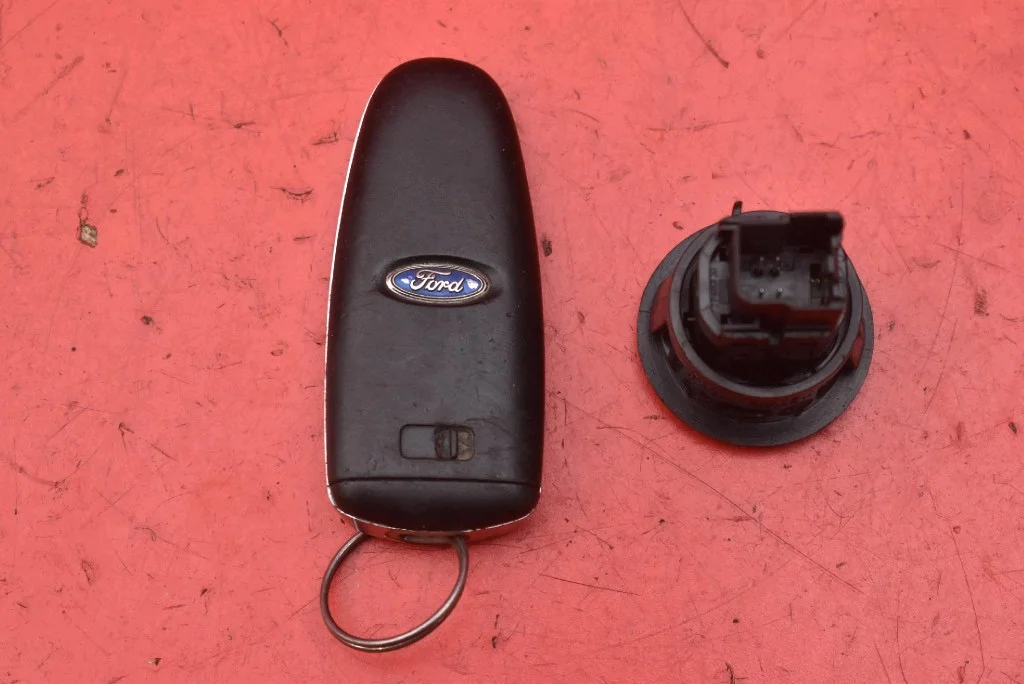 Startknapp Ford Escape CJ54-11584-A