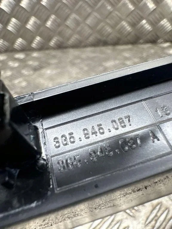 Feu stop Volkswagen Passat 3C5945087A image 3