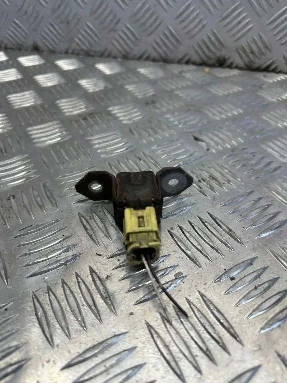 Mitsubishi Pajero Sport II L200 Sensor de impacto 8651A112