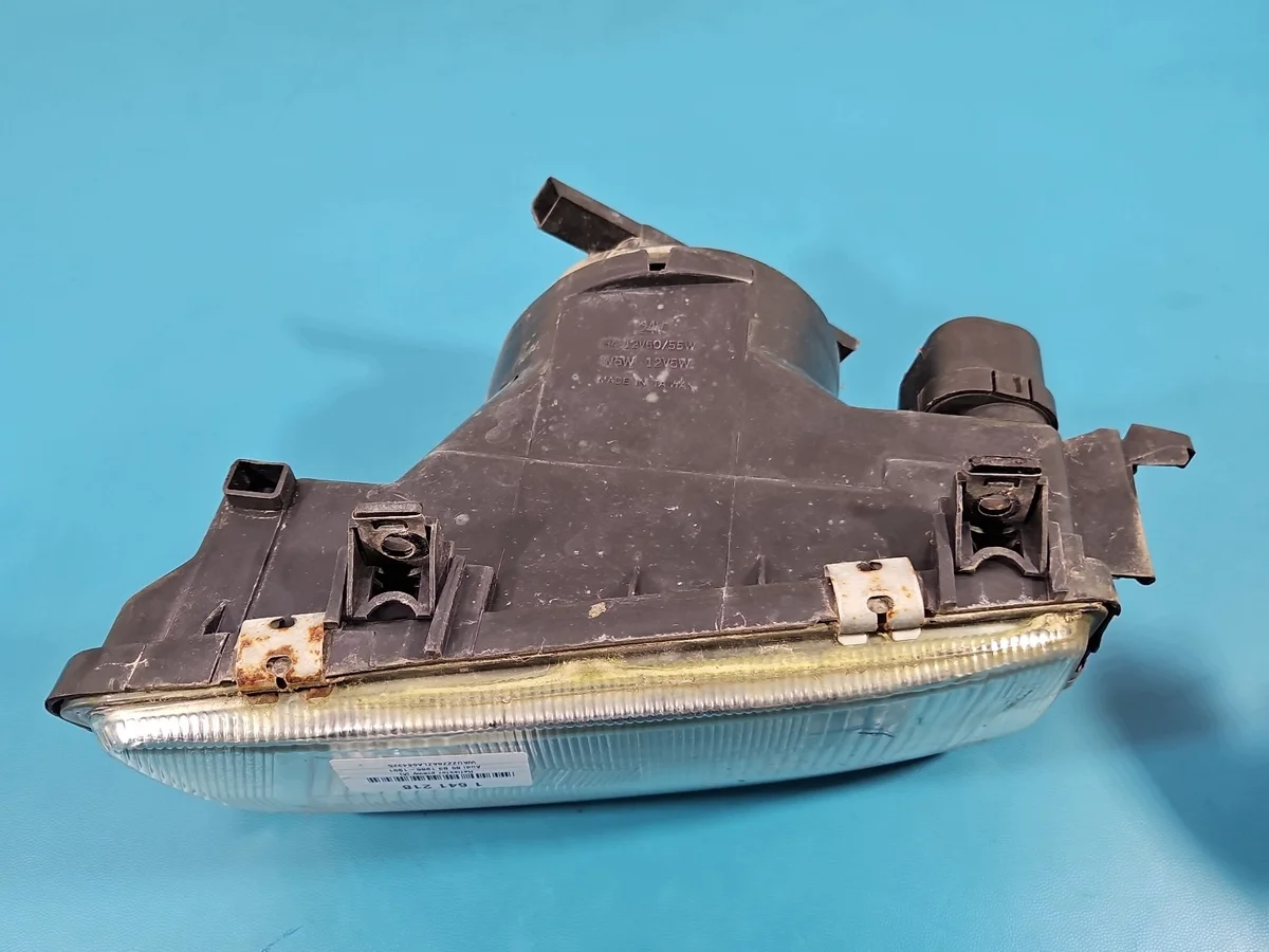 Audi 80 B3 Right Headlight image 4