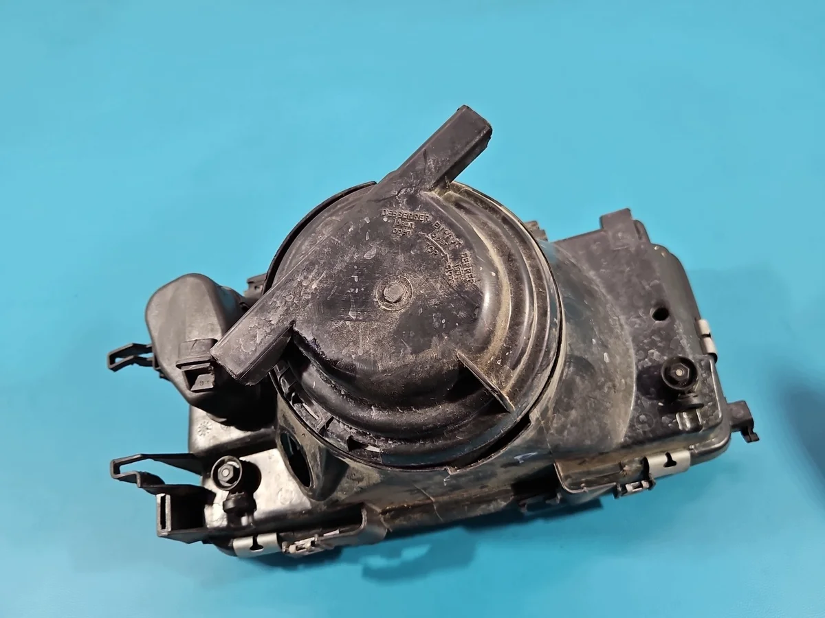 Audi 80 B3 Right Headlight image 5
