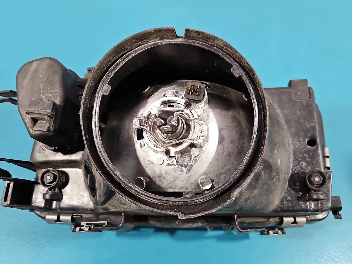 Audi 80 B3 Right Headlight image 6